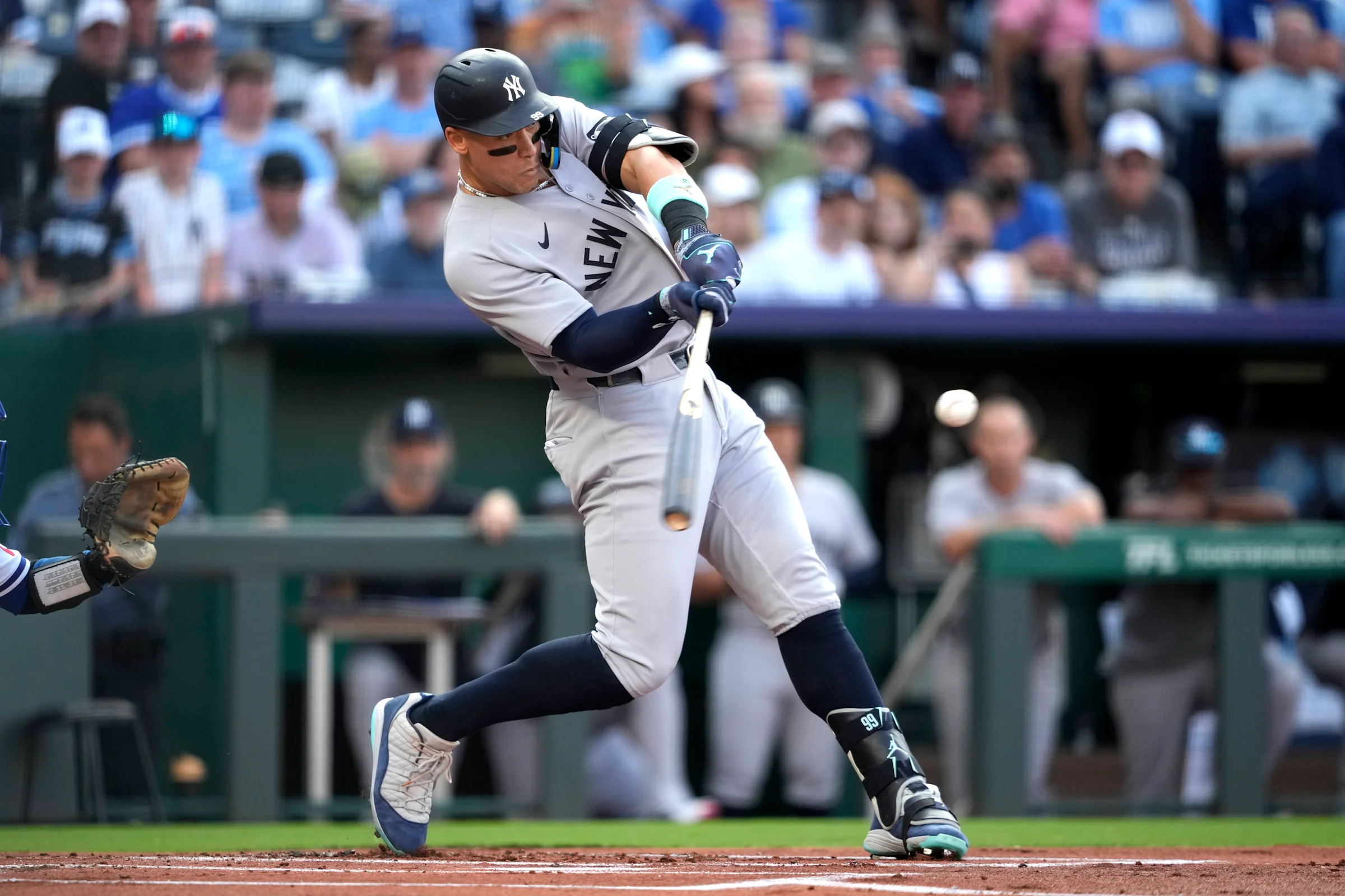 Aaron Judge blasts home run 469 feet, nearly out of Kauffman Stadium early in win over Royals